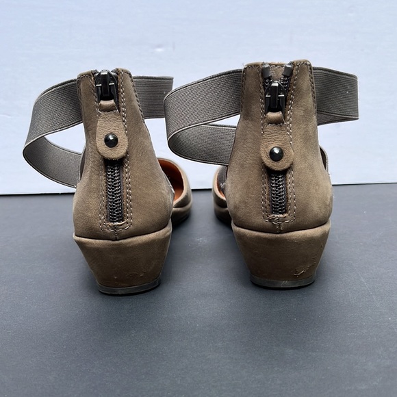 Kenneth Cole Gentle Souls Noa Grey Suede Elastic Strap Sandal - Picture 6 of 6